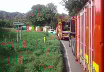 Lorry crash closes A339