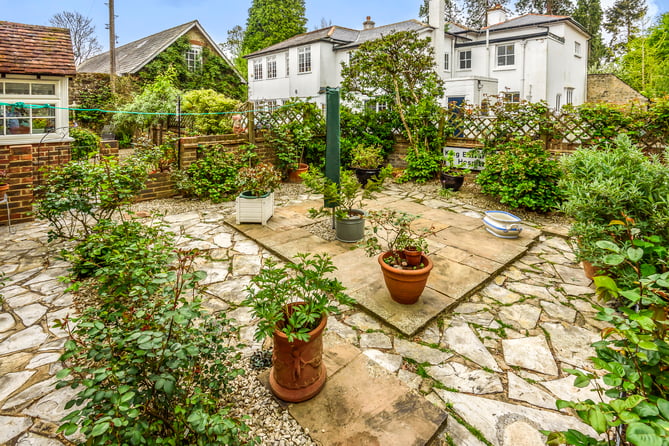 apple store house courtyard