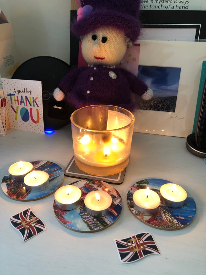 Tribute to the Queen by Lauren, Isabelle and Sophie Clarke of Alton, September 16th 2022.