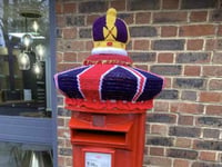 Knitted crown for Petersfield post box to celebrate coronation