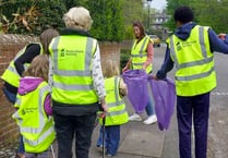 Litter pickers clean up Petersfield for the King