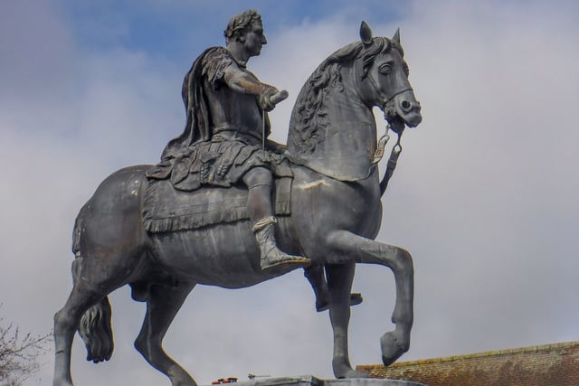 Petersfield's King Billy statue should be replaced by cricket great
