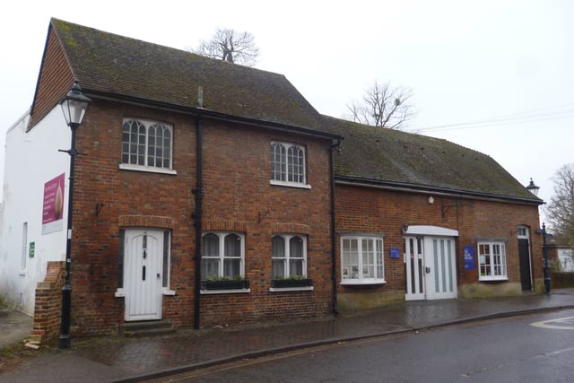 Letter: Deputy lieutenant 'perplexed' by Alton's Allen Gallery row