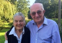 Man celebrates 90th birthday jumping out of a plane for Alzheimer's