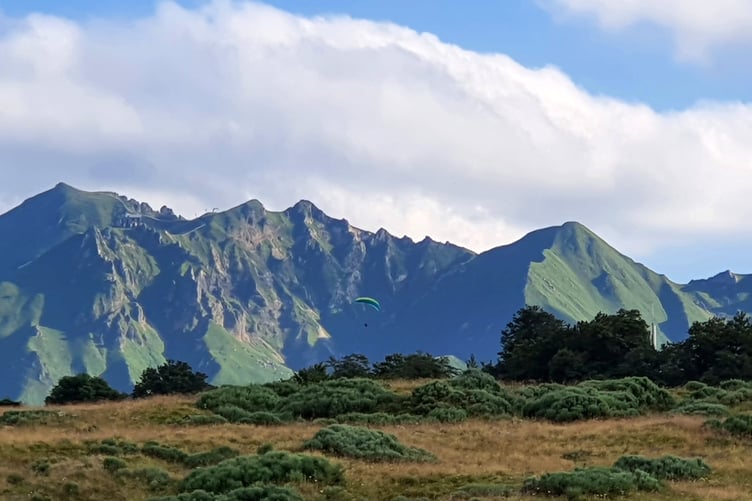 Flying down from the Puy de L’Angle with Puy de Sancy in the background