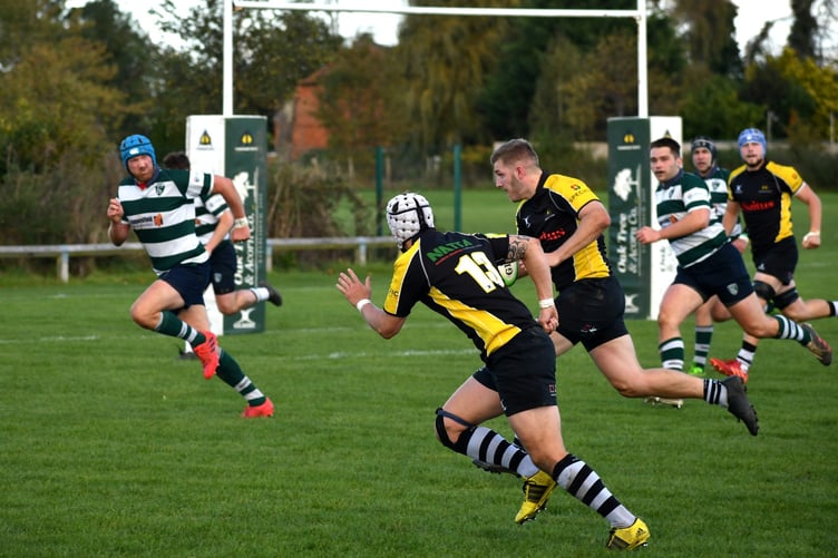 Skipper Toby Salmon heads for the Reading line