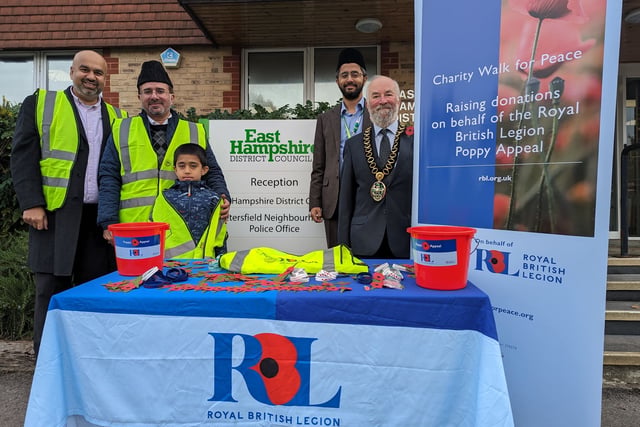 Ahmadiyya Muslim Elders Association gives Poppy Appeal a boost