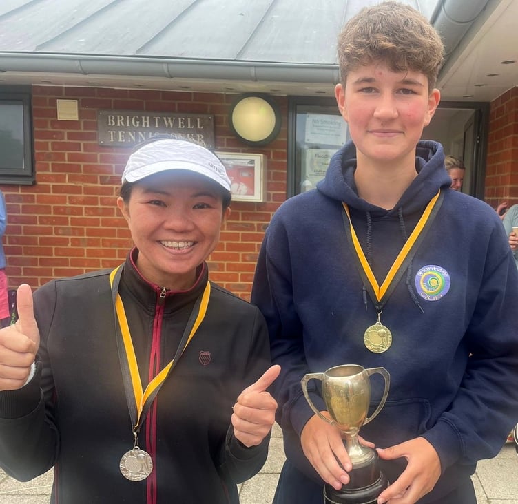 Ladies’ singles runner-up Wendy Poon (left) and 15-year-old champion Isabella Norman