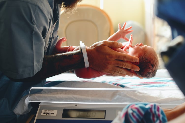 Baby Images & Photos Newborn Birth Health Images Healthcare Medical Treatment Inpatient Medical Care Patient Patients Brown Backgrounds Life Images & Photos Father Daughter Doula Website Backgrounds Human People Images & Pictures Finger Hand Backgrounds