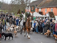 WATCH: Big crowds gather in Meon Valley village for Boxing Day hunt