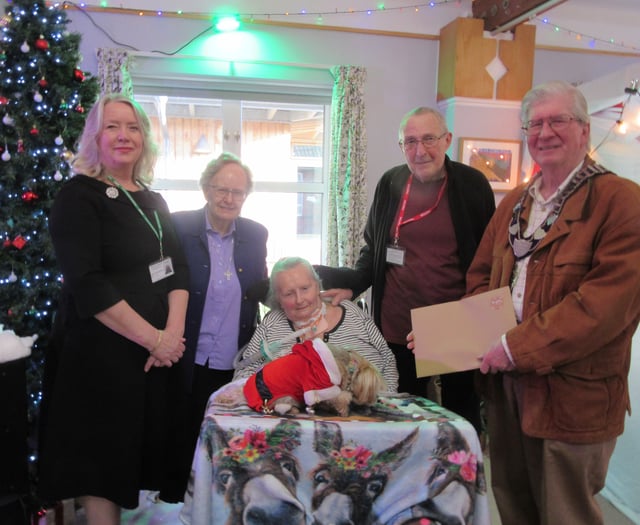 Haslemere's mayor visits Holy Cross Hospital for Christmas concert