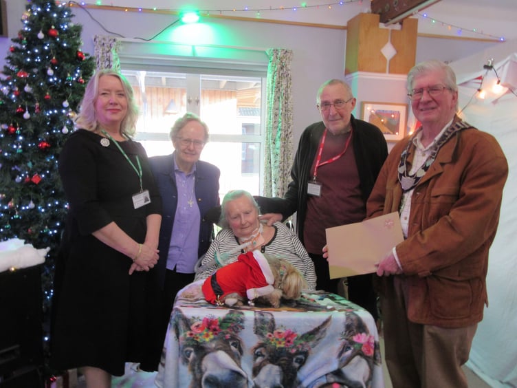 Mayor visits Holy Cross team