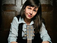 Folk star Polly has a hot date in Grayshott