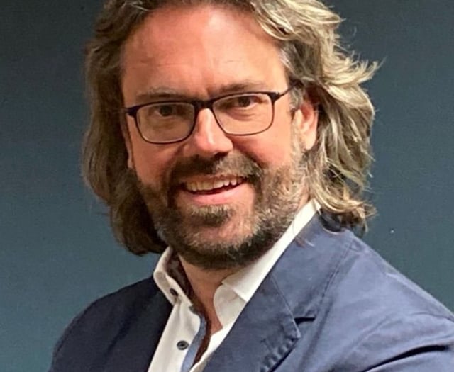 The Petersfield Antiques Fair to be led by TV antiques expert
