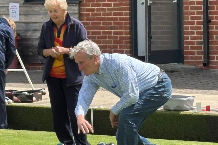 Damian Hinds Bowls Alton