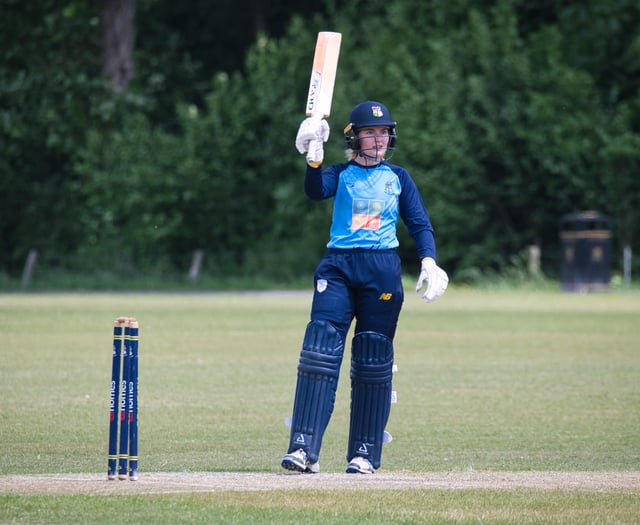 Alton's women beaten despite Wright's fine half-century