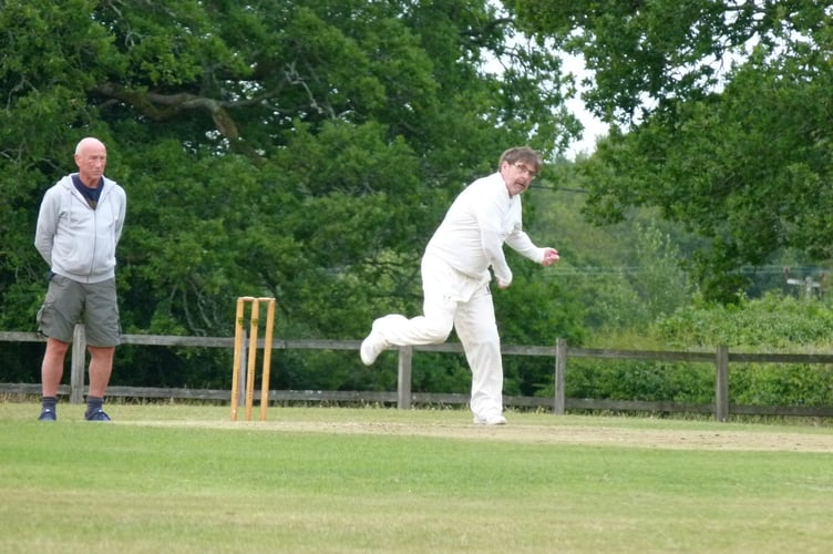 Andy du Gay spinning his way to four for 24