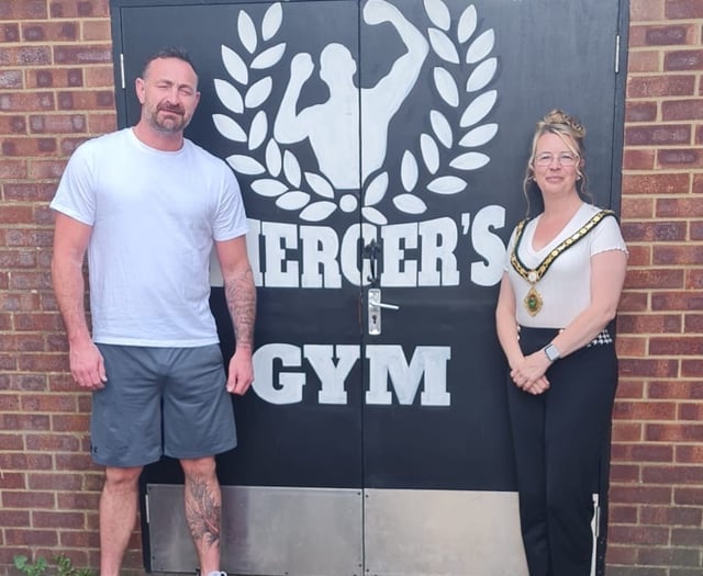 Gym buddies as Mercer's gets £1k to help troubled youths