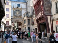 Residents blame French for cross-Channel stench