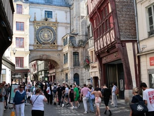 Residents blame French for cross-Channel stench
