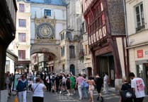 Residents blame French for cross-Channel stench