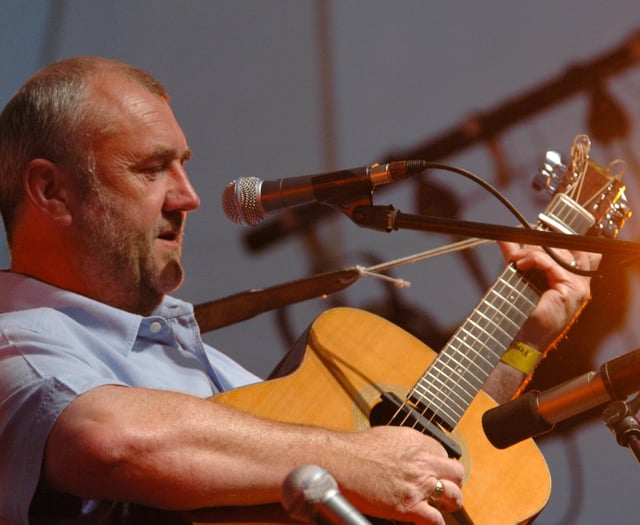 Folk legend Bob Fox returns to Grayshott for one-night concert
