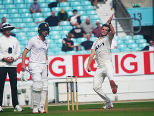 Surrey held to draw as title battle heats up