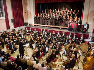 Sunshine meets festive tradition in HMS’s December concert