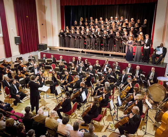 Sunshine meets festive tradition in HMS’s December concert