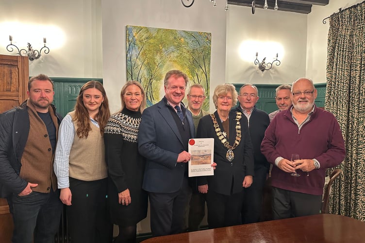 Stepping into a new era: BHRA chair Tim Wilkie signs the constitution alongside MP Gregory Stafford, Haslemere Mayor Jean Arrick and Cllr Julian Spence, formally launching Beacon Hill’s first Residents’ Association