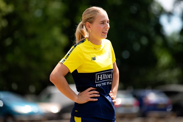 Hampshire bowler Daisy Gibb signs two-year contract extension