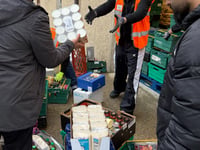 Young Muslim volunteers deliver 1.5 tonnes of food to charity