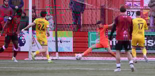 Warren's stoppage-time equaliser rescues point for ten-man Aldershot