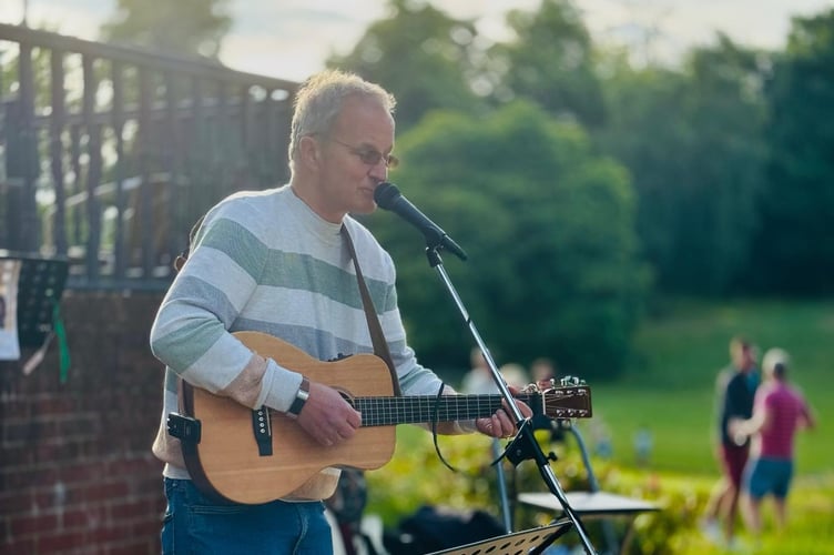 Vic Cracknell plays outdoors at Birdies coffee house and bar in Farnham, March 2026.