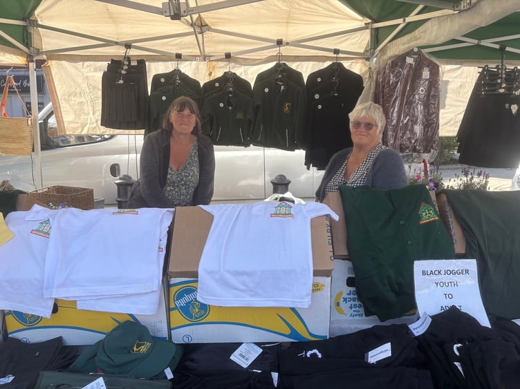 PP Petersfield School Uniform market pair